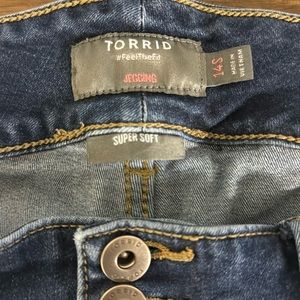 Women’s Torrid Jeans Jeggings 14S super soft medium blue